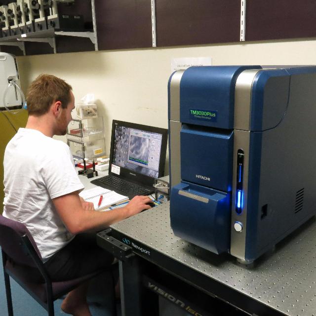 A researcher uses the Hitachi TM3030 Scanning Electron Microscopy